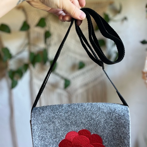 Handmade Felt Crossbody Bag German Black Forest Hat Embroidery, Bollenhut Purse - Picture 3 of 11